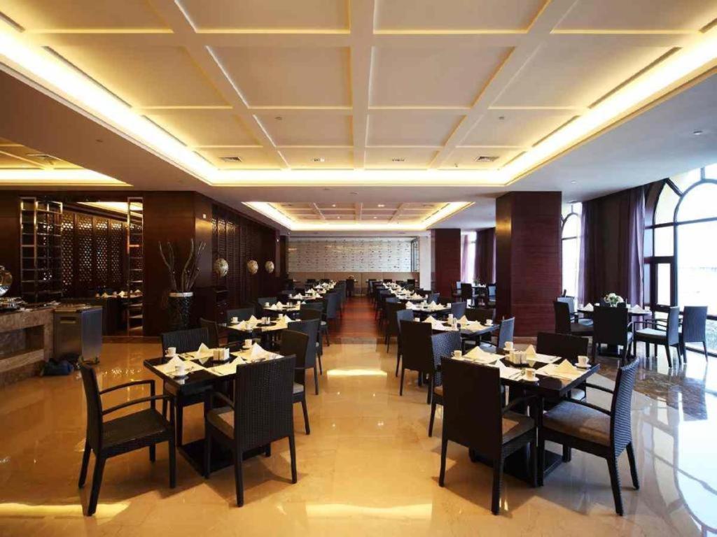 Haiyang Shenglong Jianguo Hotel Fengcheng  Exterior photo