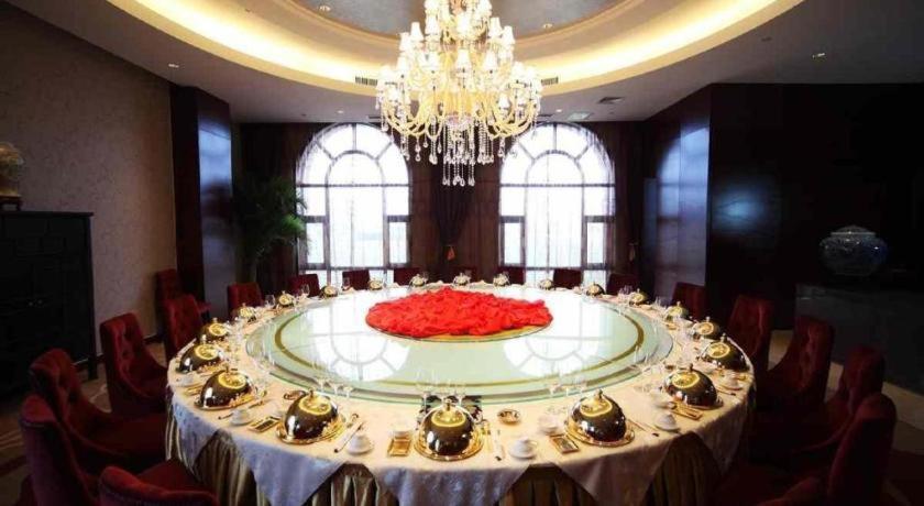 Haiyang Shenglong Jianguo Hotel Fengcheng  Exterior photo