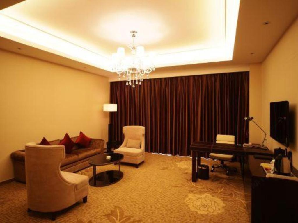 Haiyang Shenglong Jianguo Hotel Fengcheng  Exterior photo