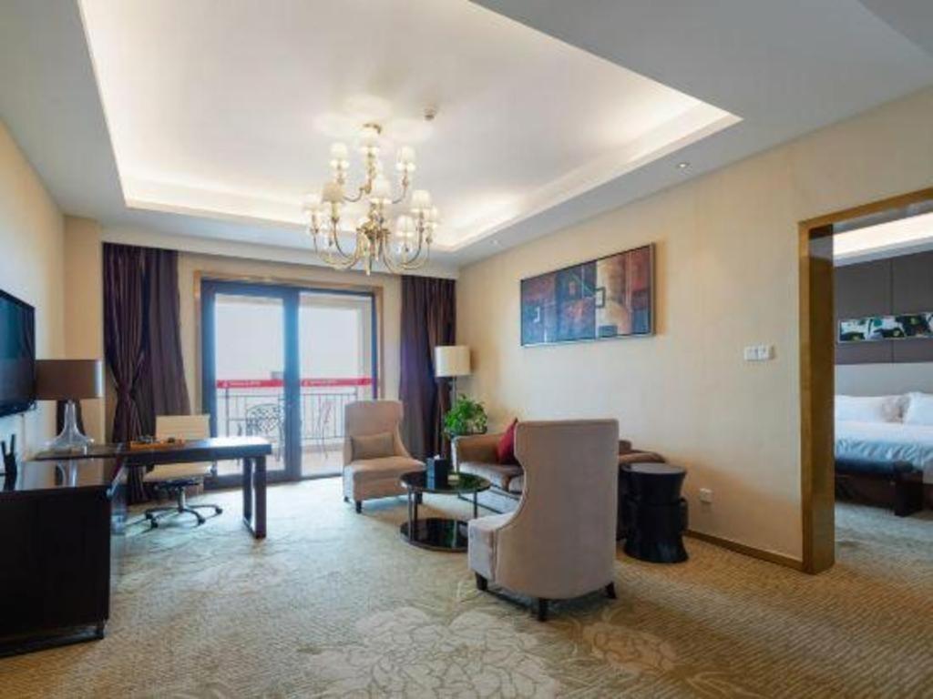 Haiyang Shenglong Jianguo Hotel Fengcheng  Exterior photo