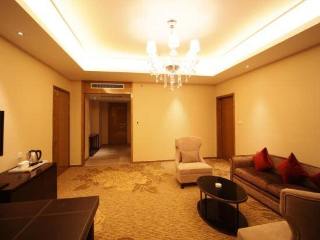 Haiyang Shenglong Jianguo Hotel Fengcheng  Exterior photo